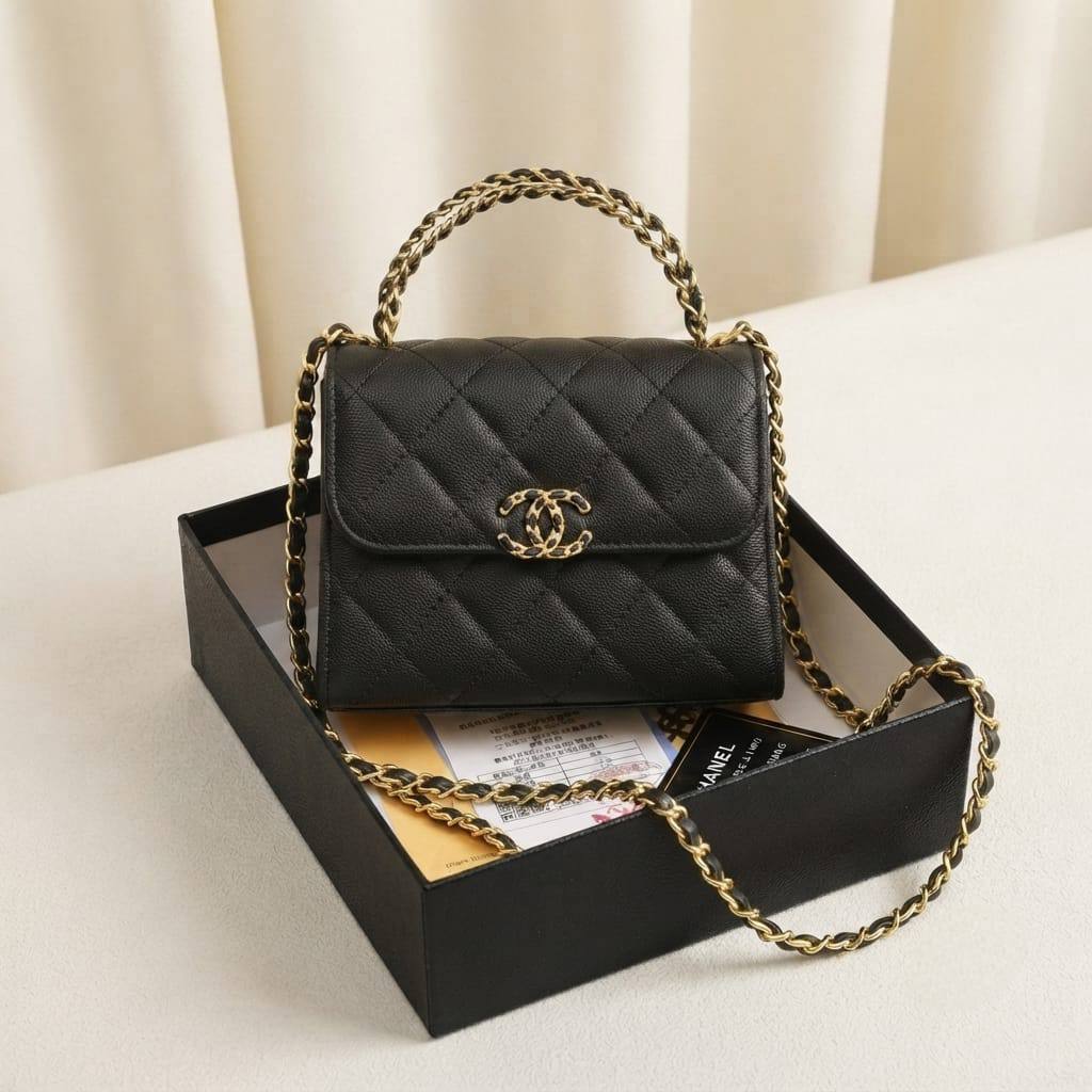 Chanel ᴍɪɴɪ ᴛᴏᴘ ʜᴀɴᴅʟᴇ
ғʟᴀᴘ ᴄʀᴏssʙᴏᴅʏ ʙᴀɢ
ɢᴏʟᴅ ᴄʜᴀɪɴ ʜᴀʀᴅᴡᴀʀᴇ
sɪᴢᴇ: 15 cm
ᴡɪᴛʜ  BOX

95 dhs💛

Zain31
♥️♥️♥️
