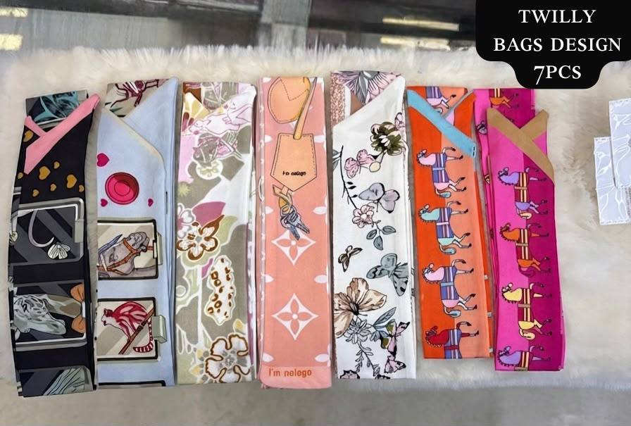 Silk scarf 
40 dhs✅

Zain93
♥️♥️♥️