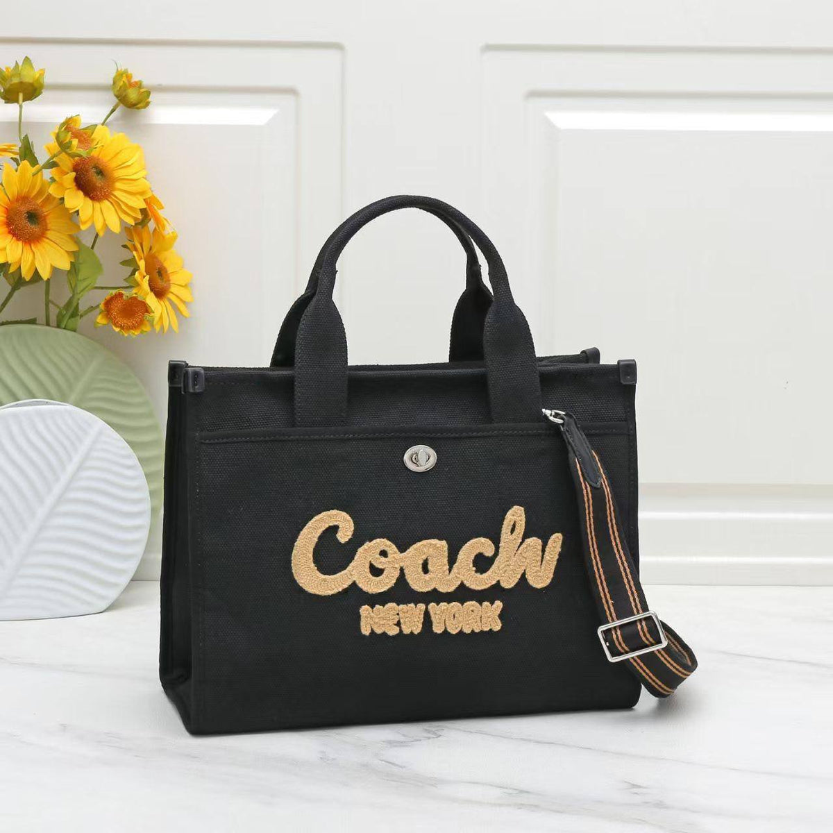 COACH 
TOTE BAG 

NEW CAME 
GOOD QUALITY 
90 dhs🇦🇪🇦🇪

Zain295
Zain39
♥️♥️♥️