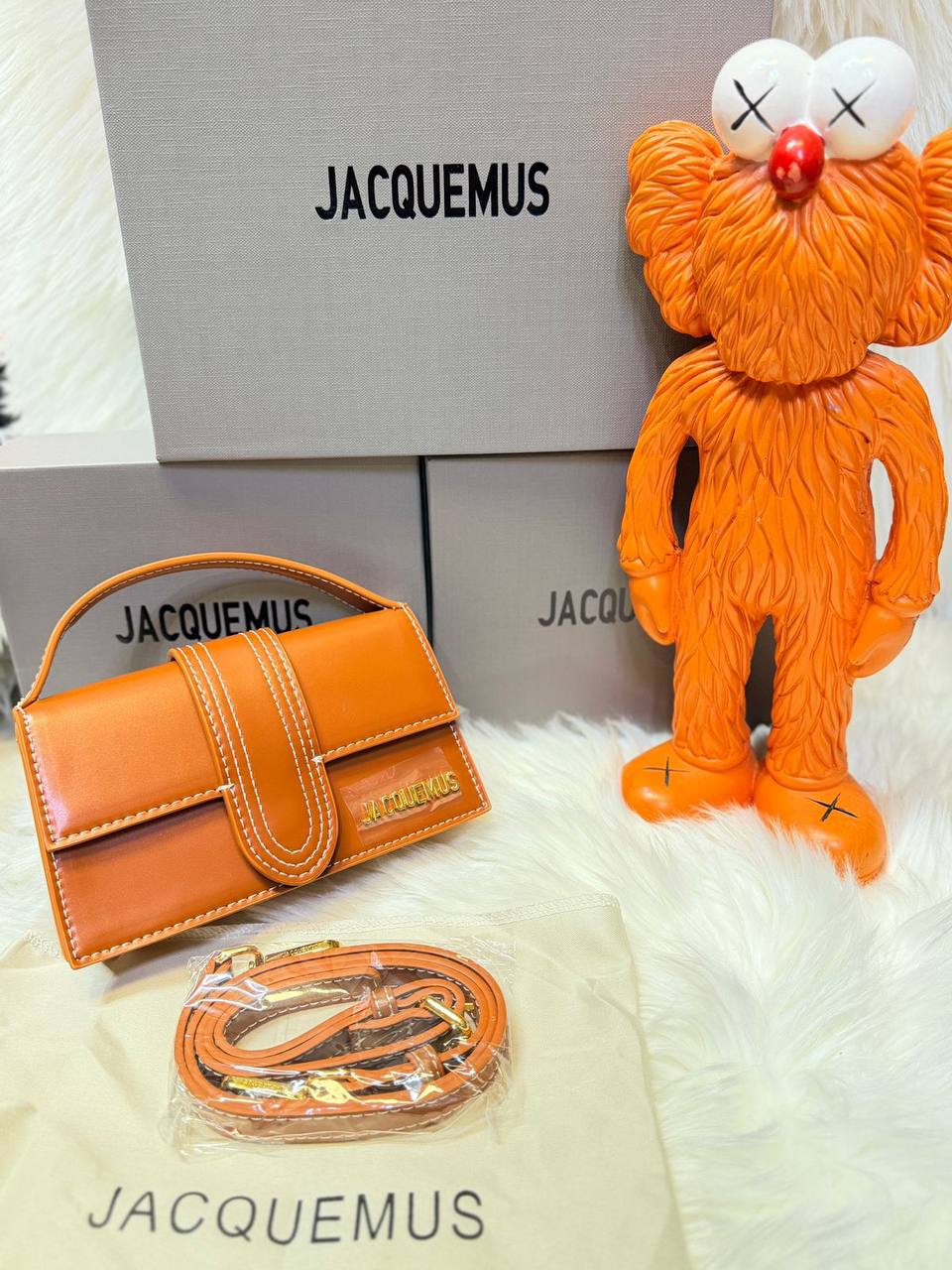 Jacquemus
good quality, comes with box, 
size. ..18 * 11 cm 
110 dhs✅

Zain12
♥️♥️♥️