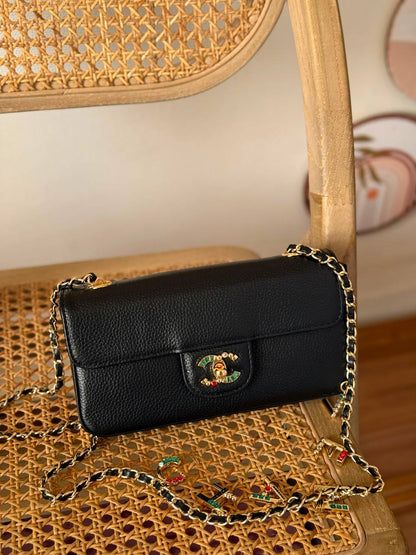 New Collection✨✨✨
CHANEL
22cm
340 dhs🇦🇪🇦🇪
*MASTER QUIETLY*
With box🎁

Zain167
♥️♥️♥️
