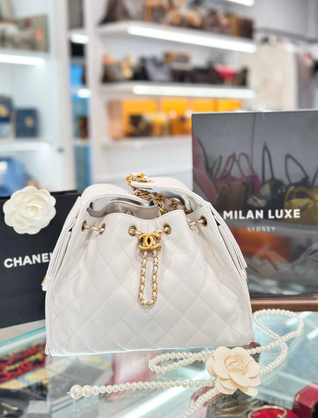 Chanel 
good quality, size... 28 * 35 cm
110 dhs❣️

Zain12
♥️♥️♥️