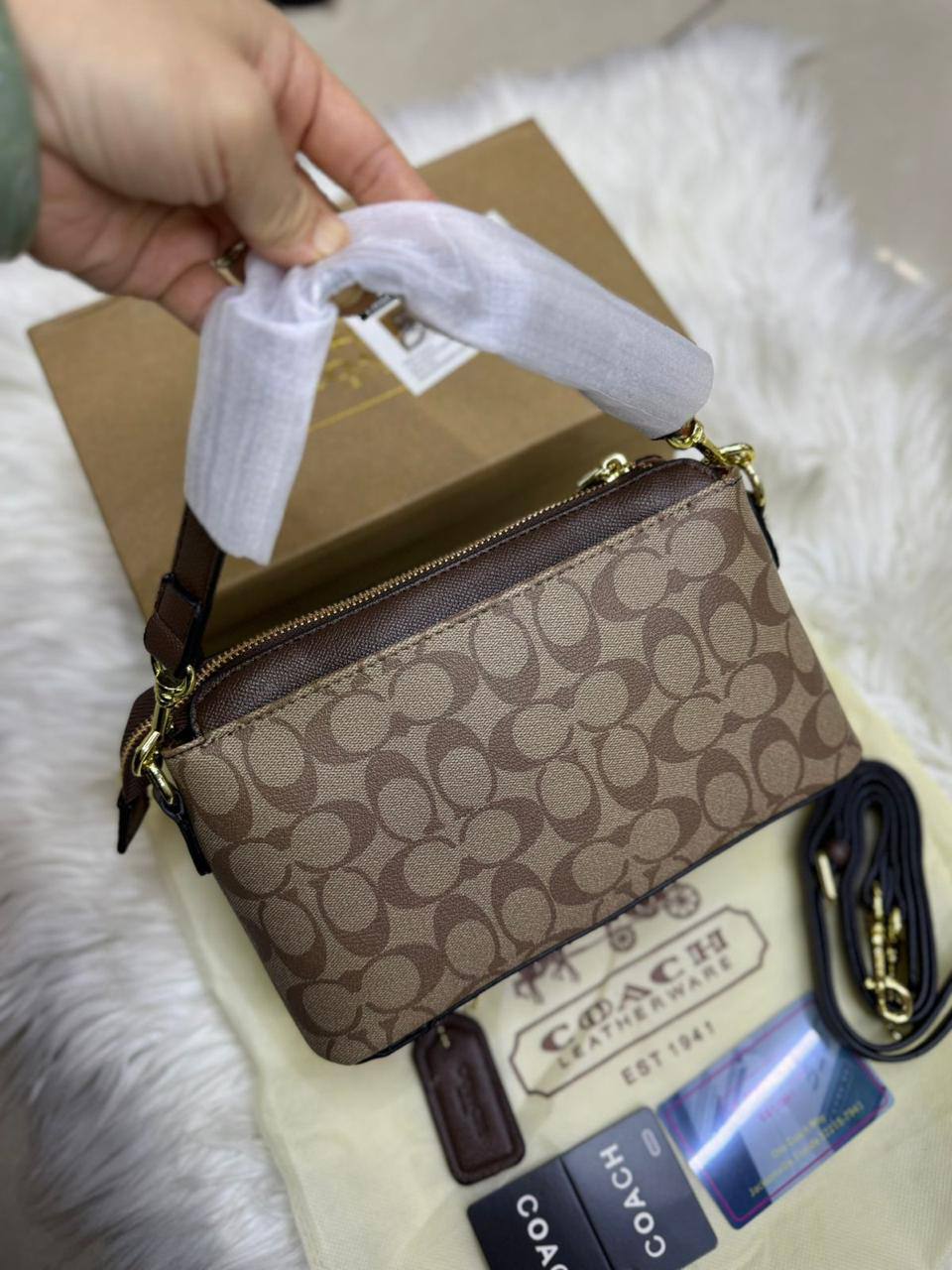 🌈 Coach 2 Straps
1️⃣ First quality +🎁
Size : 25 * 15 * 9 cm
85 dhs🌺
with box 🎁

Zain115
♥️♥️♥️