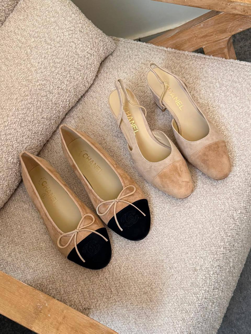 Chanel
✨ 𝐒𝐮𝐩𝐞𝐫 𝐌𝐚𝐬𝐭𝐞𝐫 𝐐𝐮𝐚𝐥𝐢𝐭𝐲
✨ 𝐀𝐯𝐚𝐢𝐥𝐚𝐛𝐥𝐞 𝐍𝐨𝐰
✨ 𝐒𝐢𝐳𝐞𝐬: 𝟑𝟔 — 𝟒𝟏
450 dhs🇦🇪🇦🇪

Zain298
♥️♥️♥️