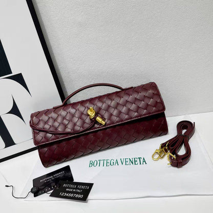 Bottega
105 dhs❣️

with box
🎁🎁🎁

size 30×4×13cm

Zain42
♥️♥️♥️