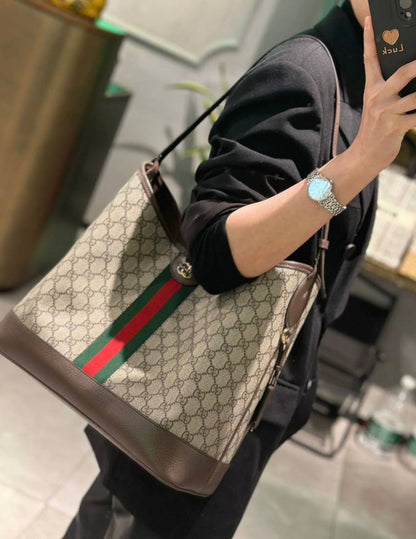 GUCCI
 COPY ONE
BIG SIZE(without box) 150 DHS✅
SMALL SIZE WITH BOX 140 DHS✅

Zain295
♥️♥️♥️