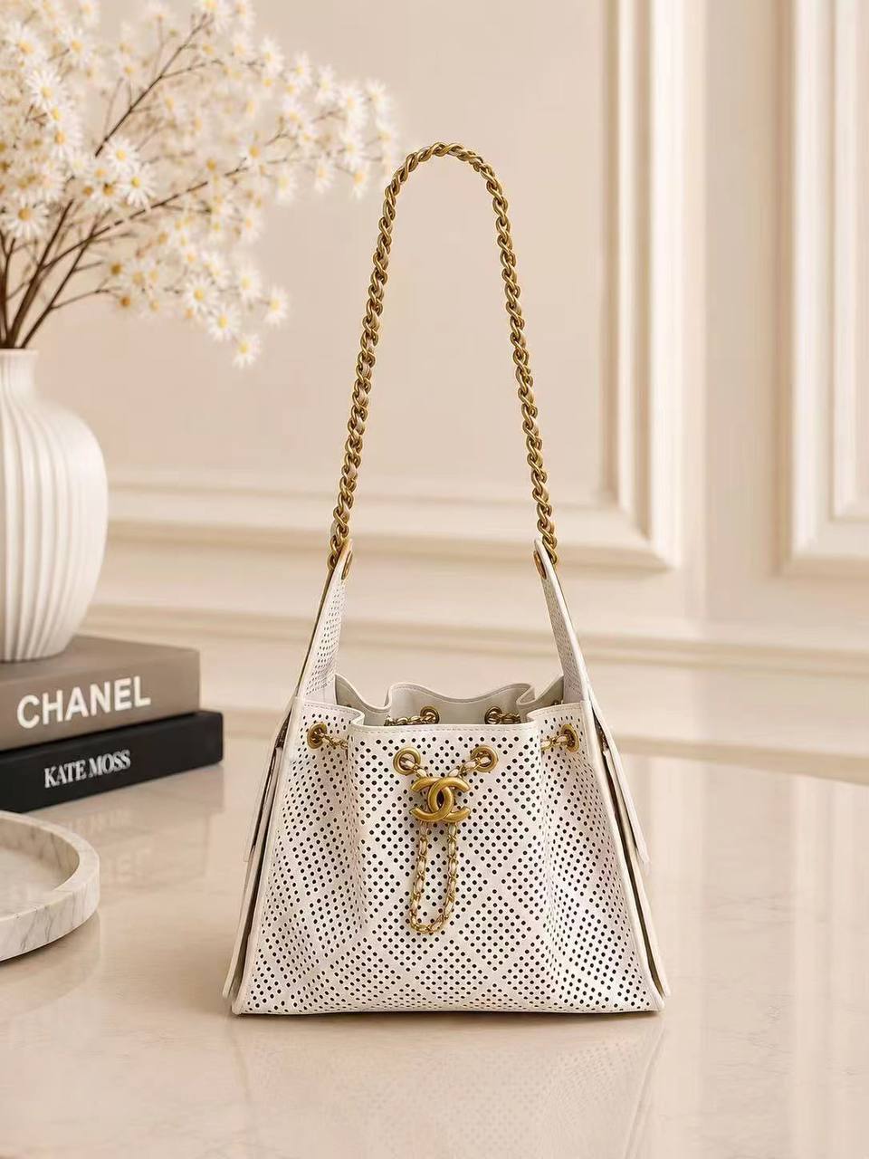 CHANEL 

NEW CAME 

HIGH QUALITY 

125 dhs🇦🇪🇦🇪

Zain39
♥️♥️♥️