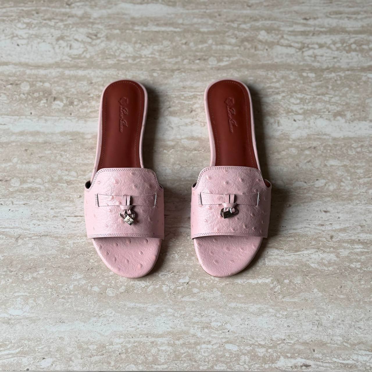 Loro Piana
AA Quality
Size 36 to 41
550 dhs🇦🇪🇦🇪

Zain288
♥️♥️♥️