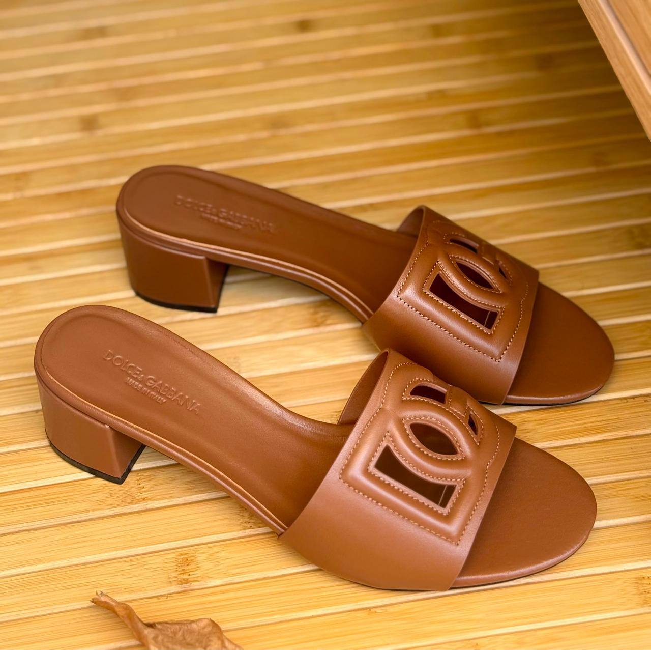 D&G
AAA Quality
*𝘿𝙤𝙡𝙘𝙚 & 𝙂𝙖𝙗𝙗𝙖𝙣𝙖*
𝗦𝗶𝘇𝗲 𝟯𝟲 𝘁𝗼 𝟰𝟭 
450 dhs✅

Zain303
♥️♥️♥️