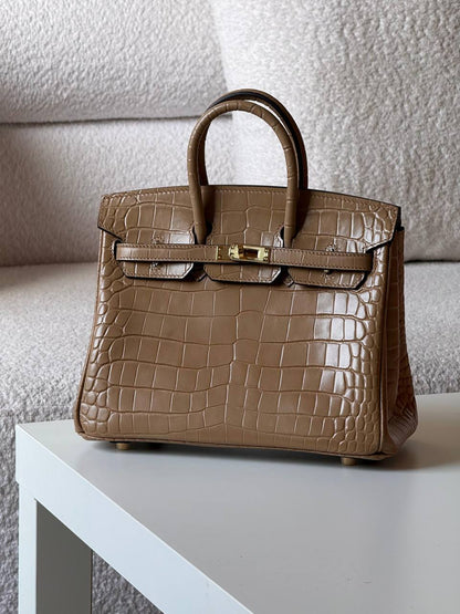 Hermes birkin croc 25cm💕master quality😍


with box❤️
🎁🎁🎁

780 dhs🪙🌨️

Zain52
♥️♥️♥️