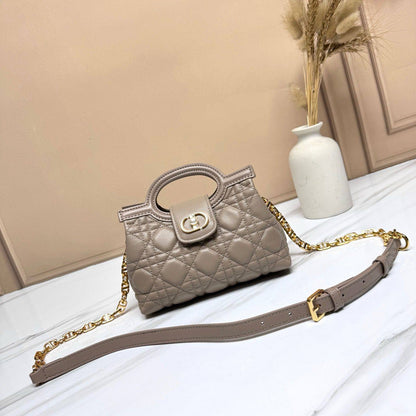 Dior 🙋🏻‍♀️💕 Master
20cm🫶🏼 
300 dhs❣️

Zain228
♥️♥️♥️
