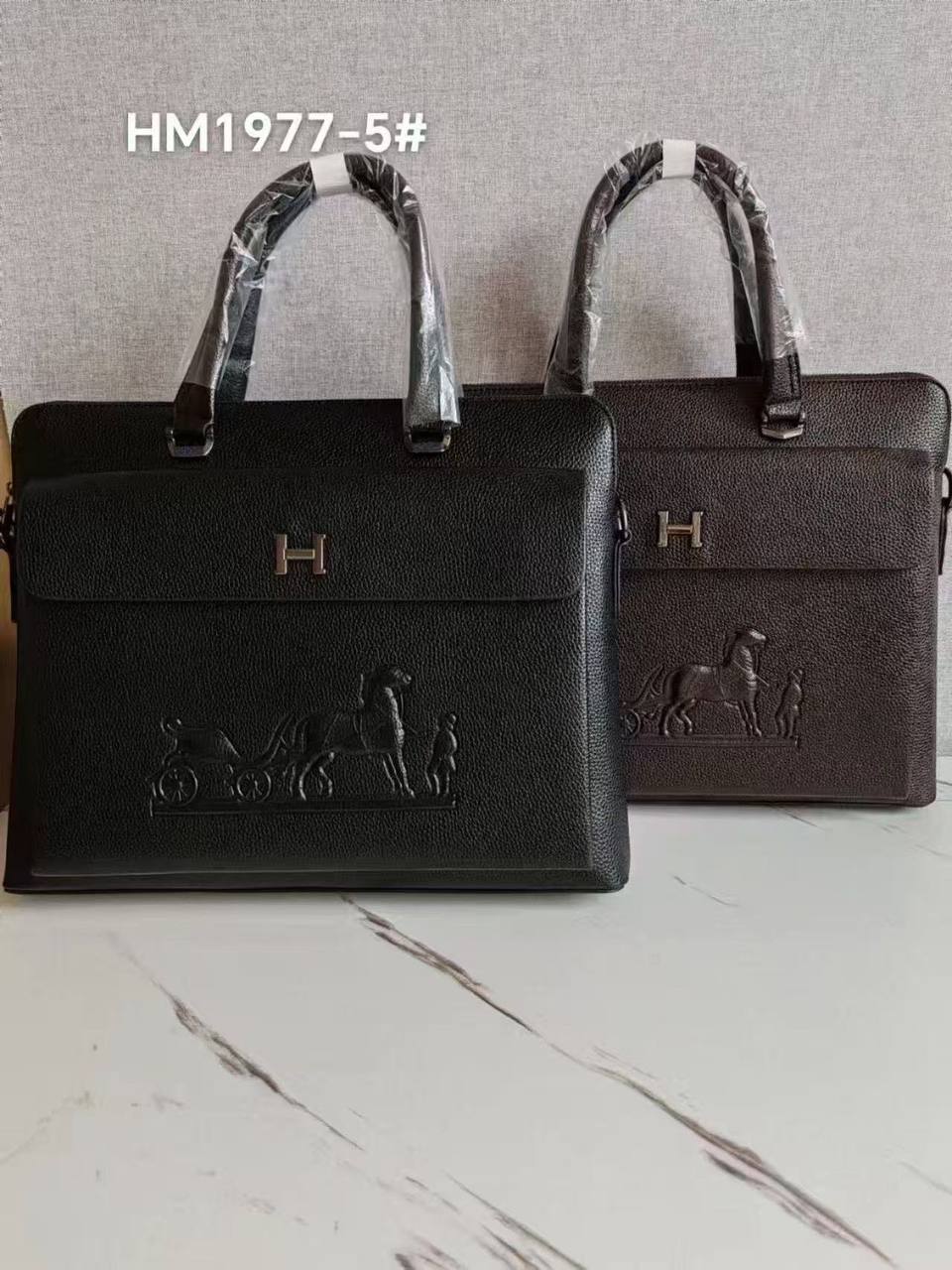 Laptop bags 
good quality 
110 dhs💓

Zain278
♥️♥️♥️