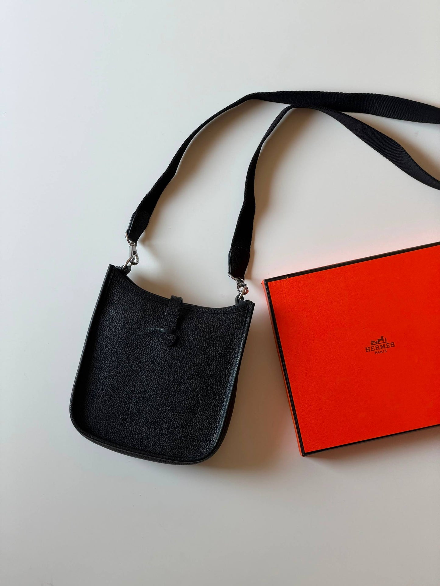 Hermes evelyne 16cm💥Master quality ✅with box 📦 
290 dhs🇦🇪🇦🇪

Zain52
♥️♥️♥️