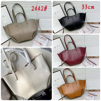 Polene
High quality
Size: 33cm
With box 
115 dhs🪙🌨️

Zain50