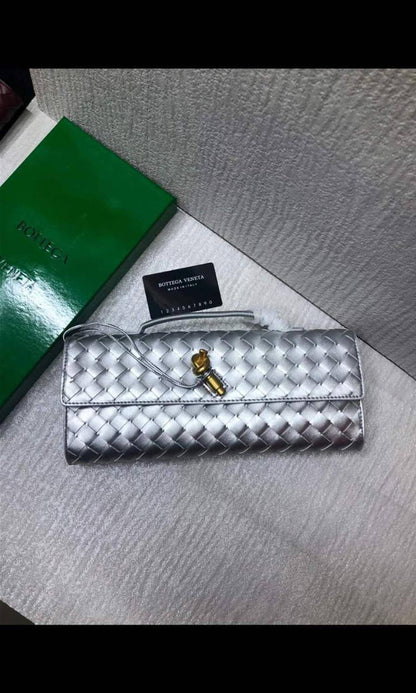 NEW CHANEL 
 Super leather. 
250 dhs🇦🇪🇦🇪
with box

Zain38
♥️♥️♥️