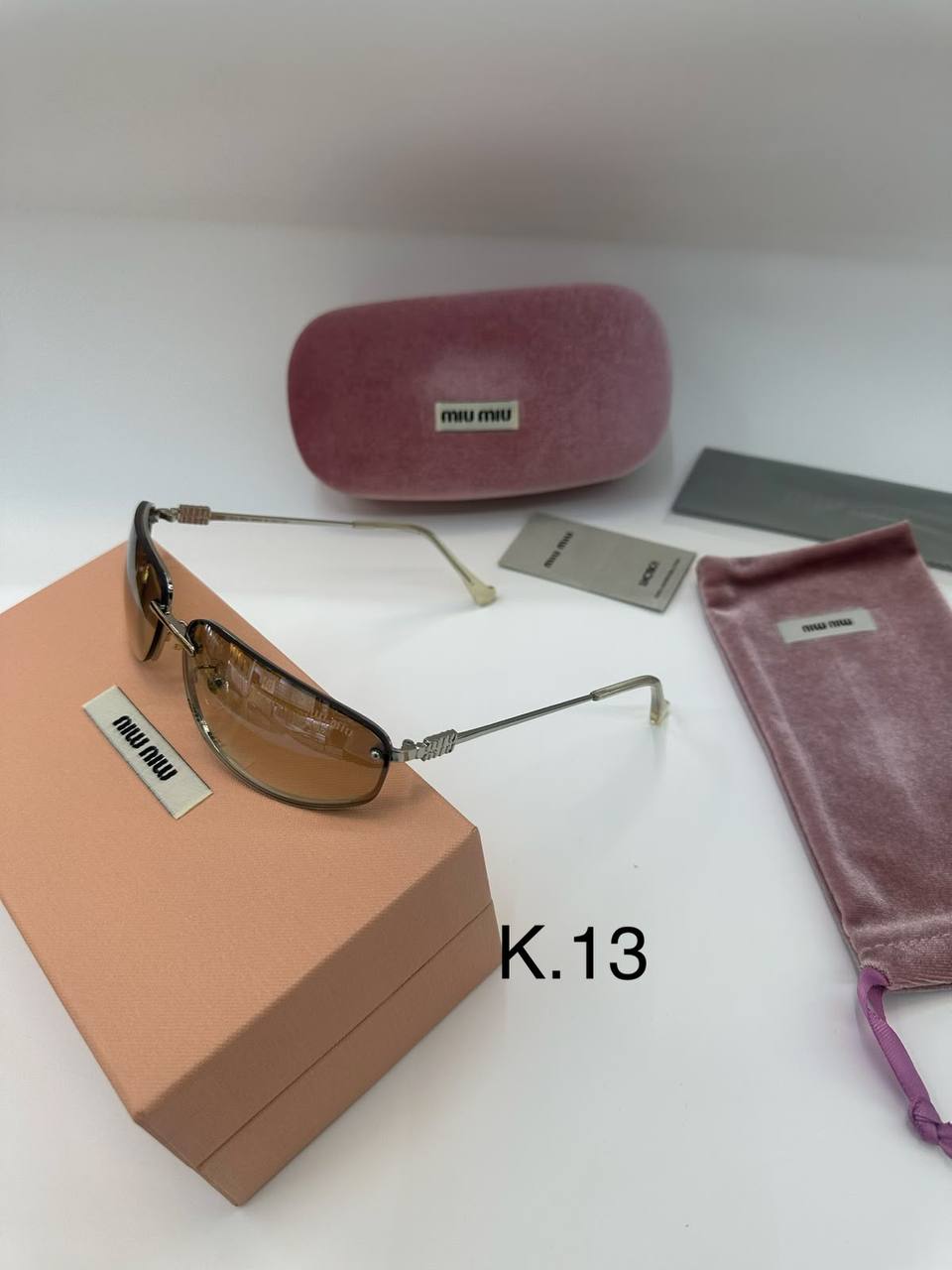 MIU MIU 
Sunglasses 🕶️ 
Copy one 💯
good quality 💯
With original boxes 🗃️ 

55 dhs 


Zain216