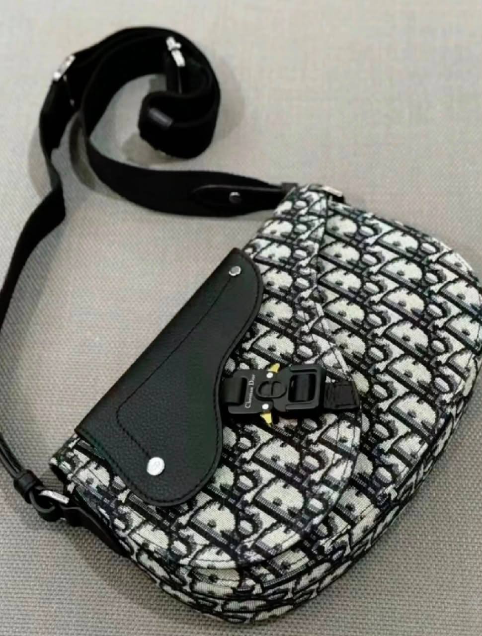 Dior
100 dhs✅
High-quality with box

Zain35
♥️♥️♥️