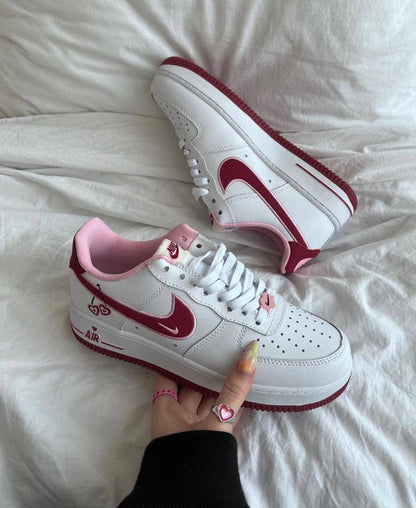 Nike Air Force 1 Low “Valentin” size36-45 ，
180 dhs🪙💕

Zain18
♥️♥️♥️