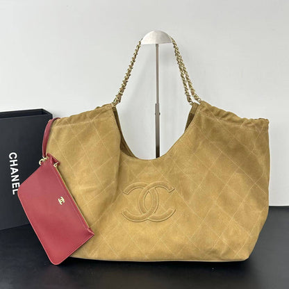 Chanel 

new arrival 
380 dhs🇦🇪🇦🇪

34cm🥰🥰

Zain228
♥️♥️♥️