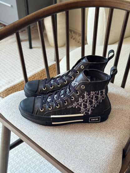DIOR

 B23 low top sneakers 

super master quality 

size: 40 to 46 
430 dhs🇦🇪🇦🇪

Zain185
♥️♥️♥️