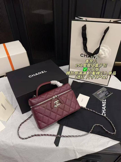 Chanel Master
19cm🥰 
270 dhs❣️
with Box 🗃️

Zain228
♥️♥️♥️