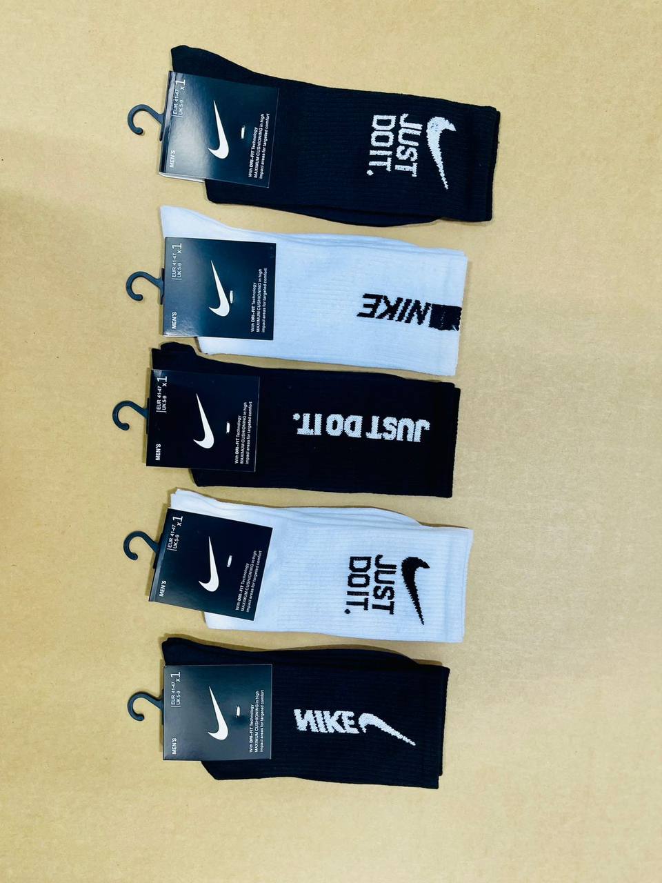 Socks 
10 pcs pack 

55 dhs🇦🇪

Zain27
♥️♥️♥️