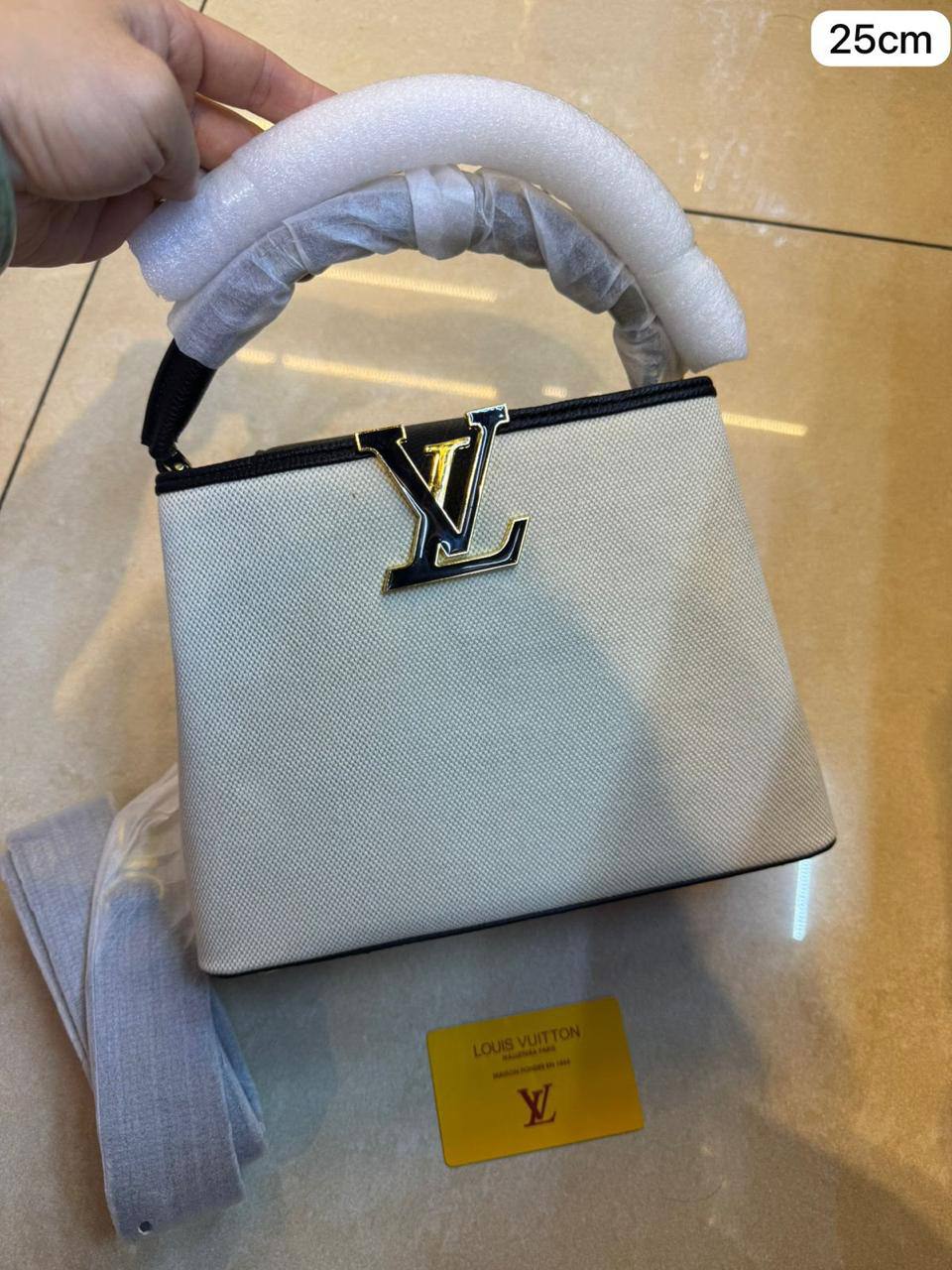 🌹 LV Capitalcines

1️⃣ First Quality +🎁

Size : 25 ~ 21 * 15 cm

100 dhs🇦🇪♥️♥️

 with box🎁

Zain115
♥️♥️♥️