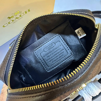 COACH 

NEW CAME GOOD QUALITY 
WITH BOX 
🎁🎁🎁

95 dhs🪙🌨️

Zain39
♥️♥️♥️