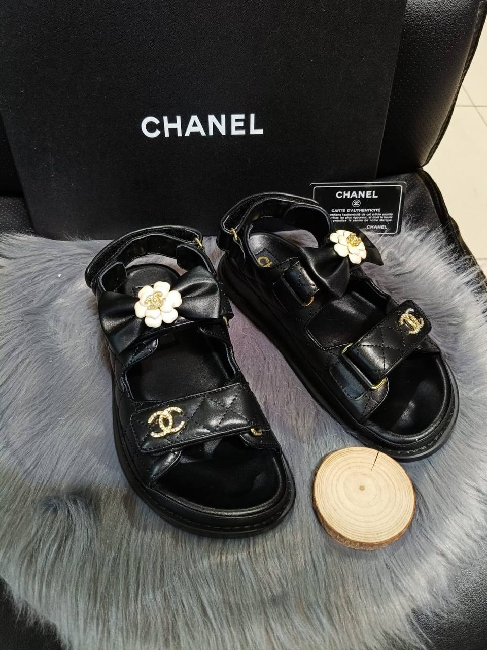 Chanel
QUALITY…master🤗
SIZE  ……… 36-41🥳
320 dhs💛

Zain119
♥️♥️♥️