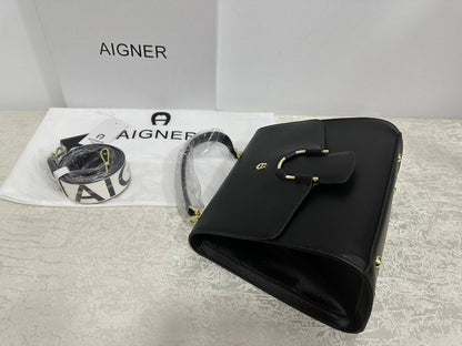 Aigner
105 dhs❣️

Zain07
♥️♥️♥️