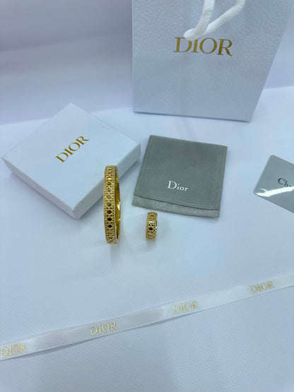 Dior 
Bangle 🔥
Ring 💍 available size👇
6,7,8,9
good quality 💯
With brand boxes 🗃️ 
And paper bag 🛍️
50 dhs✅

With master box 📦 
And paper bag 🛍️
70 dhs✅

Zain216
♥️♥️♥️