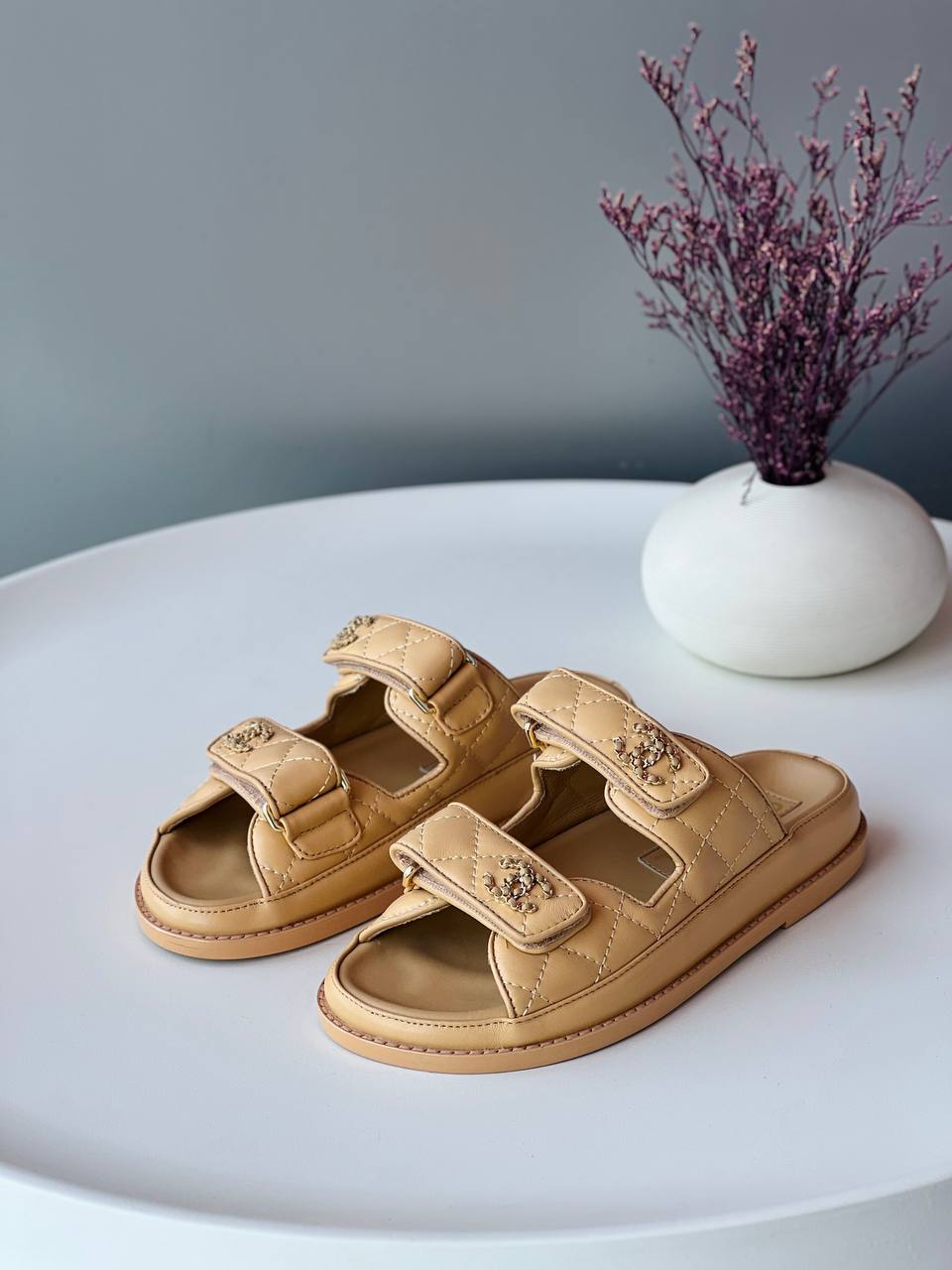 Chanel ✨⭐️
Size 36-41
_Super master high quality_🪡
450 dhs💛

Zain176
♥️♥️♥️