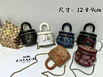 Coach 
90 dhs🇦🇪🇦🇪

with box
size 12×8×9cm

Zain42
♥️♥️♥️