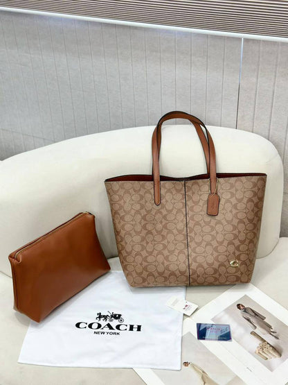 💞 Coach tote 2 in 1
1⃣️ First quality 
Size: 32 * 30 * 15 cm
90 dhs🌺

Zain115