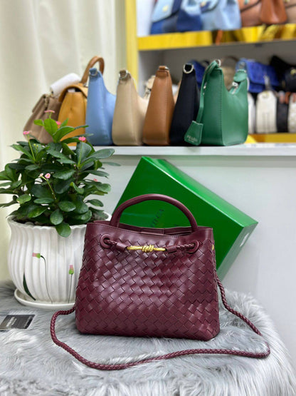 BOTTEGA
SIZE  ………25CM 🥰
115 dhs🪙🌨️

with Box
🎁🎁🎁

Zain244
♥️♥️♥️