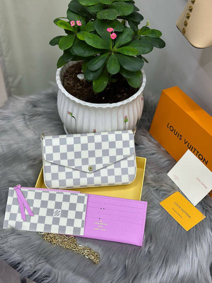 LV   

SIZE. 22CM  

Withbox

90 dhs🇦🇪🇦🇪

Zain51
♥️♥️♥️