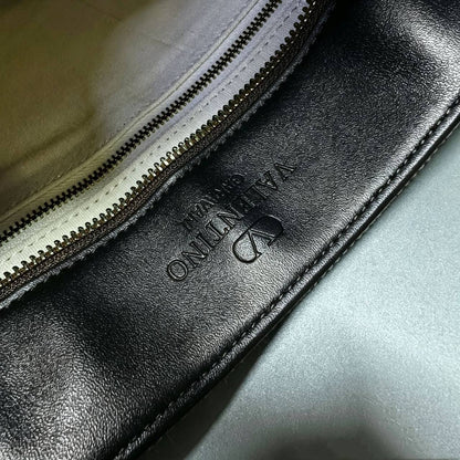VALENTINO
 COPY ONE 
170 dhs✅

Zain39
♥️♥️♥️