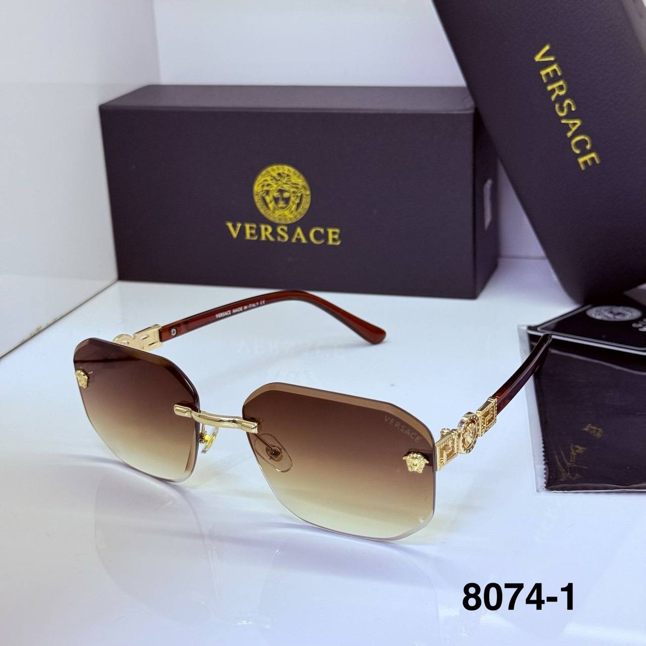 SUNGLASSES 🕶️
GOOD QUALITY 

50 dhs✅

WITHBOX
🎁🎁🎁

Zain40
♥️♥️♥️
