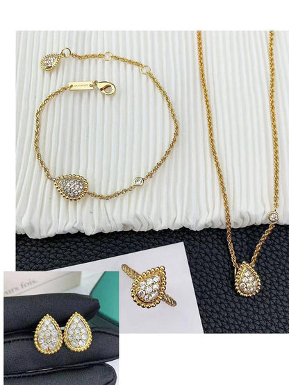 BOUCHRON SET
MASTER💫✨
NECKLACE EARRINGS
RING BRACELET
WITH BOX AND PAPER BAG 🛍️🎁
120 DHS🇦🇪🇦🇪

Zain89
❣️❣️❣️