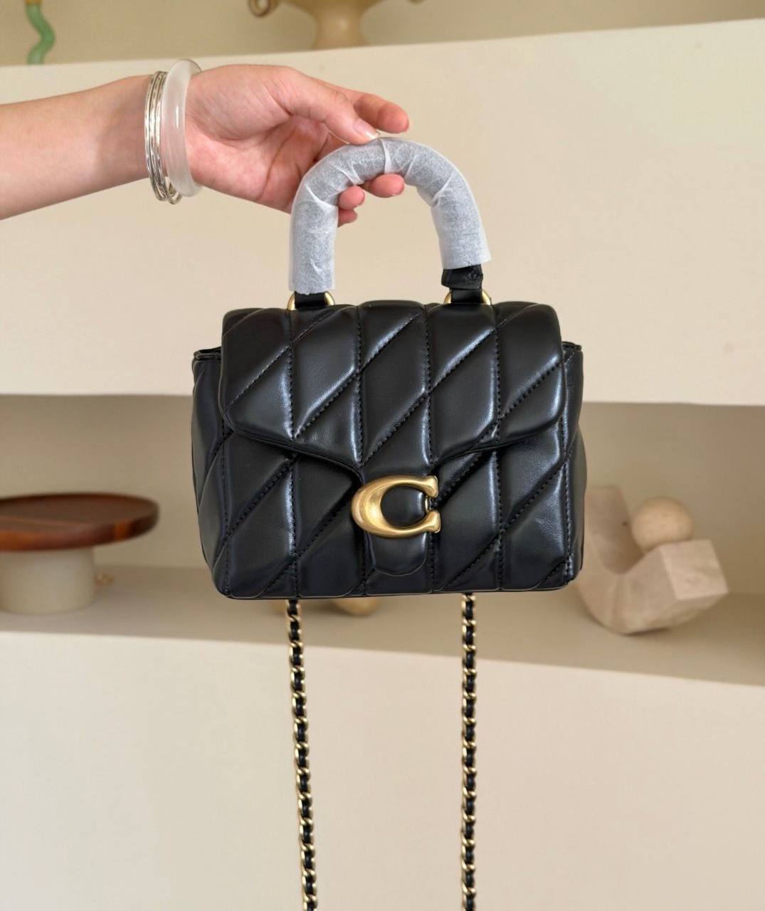 COACH 
HIGH QUALITY 
WITH BOX 
110 dhs✅

Zain39
♥️♥️♥️