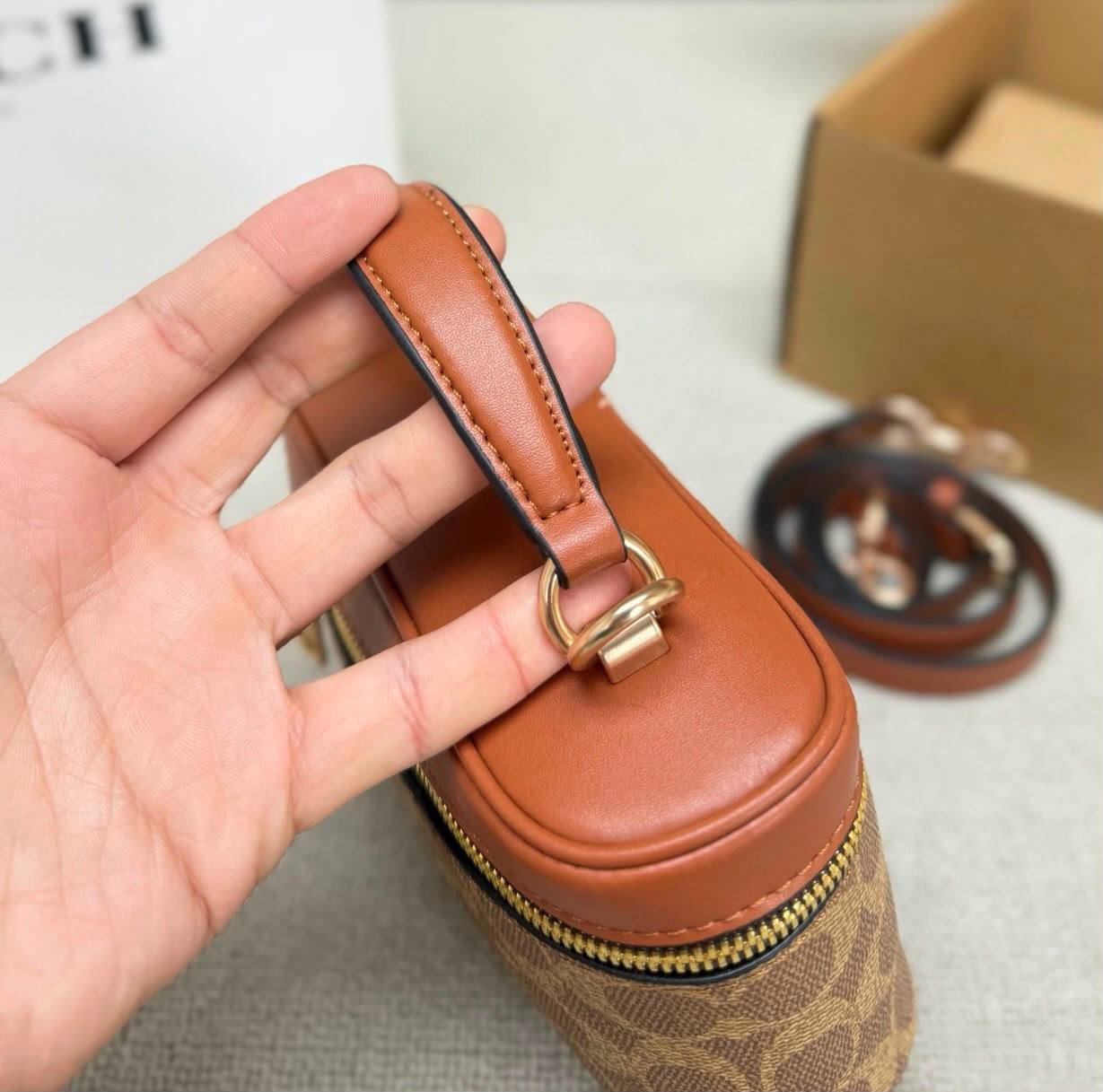 COACH NEW CAME HIGH QUALITY WITH BOX  
110 dhs🇦🇪🇦🇪

Zain295
♥️♥️♥️