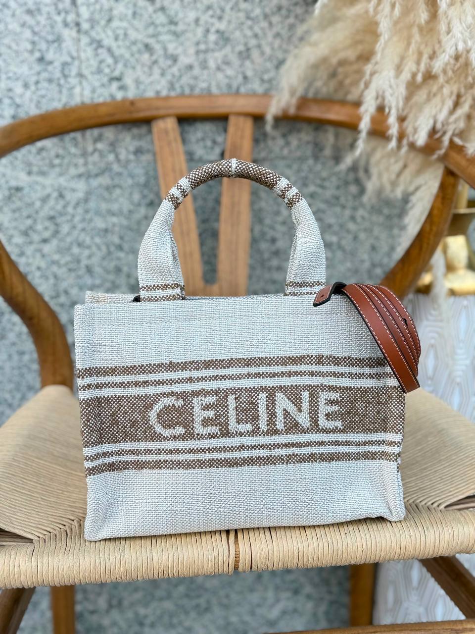 CELINE
26cm
320 dhs🇦🇪🇦🇪
Top quality

Zain167
♥️♥️♥️