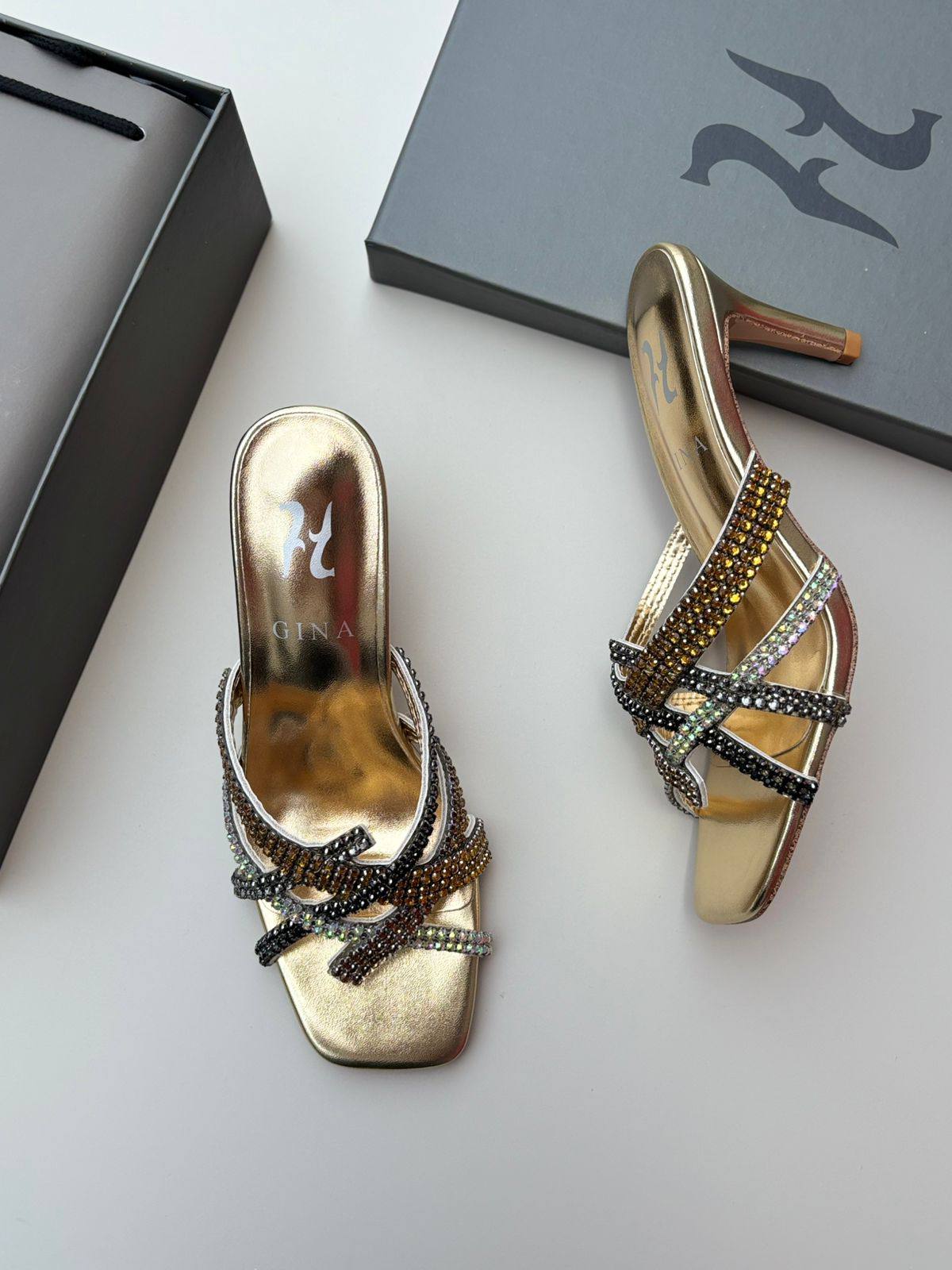 Gina 
120 dhs🌺
Size 36-42

Zain55
💓💓💓