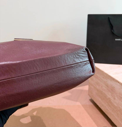 YSL
 MASTER QUALITY 
365 dhs🇦🇪🇦🇪
leather

Zain295
♥️♥️♥️