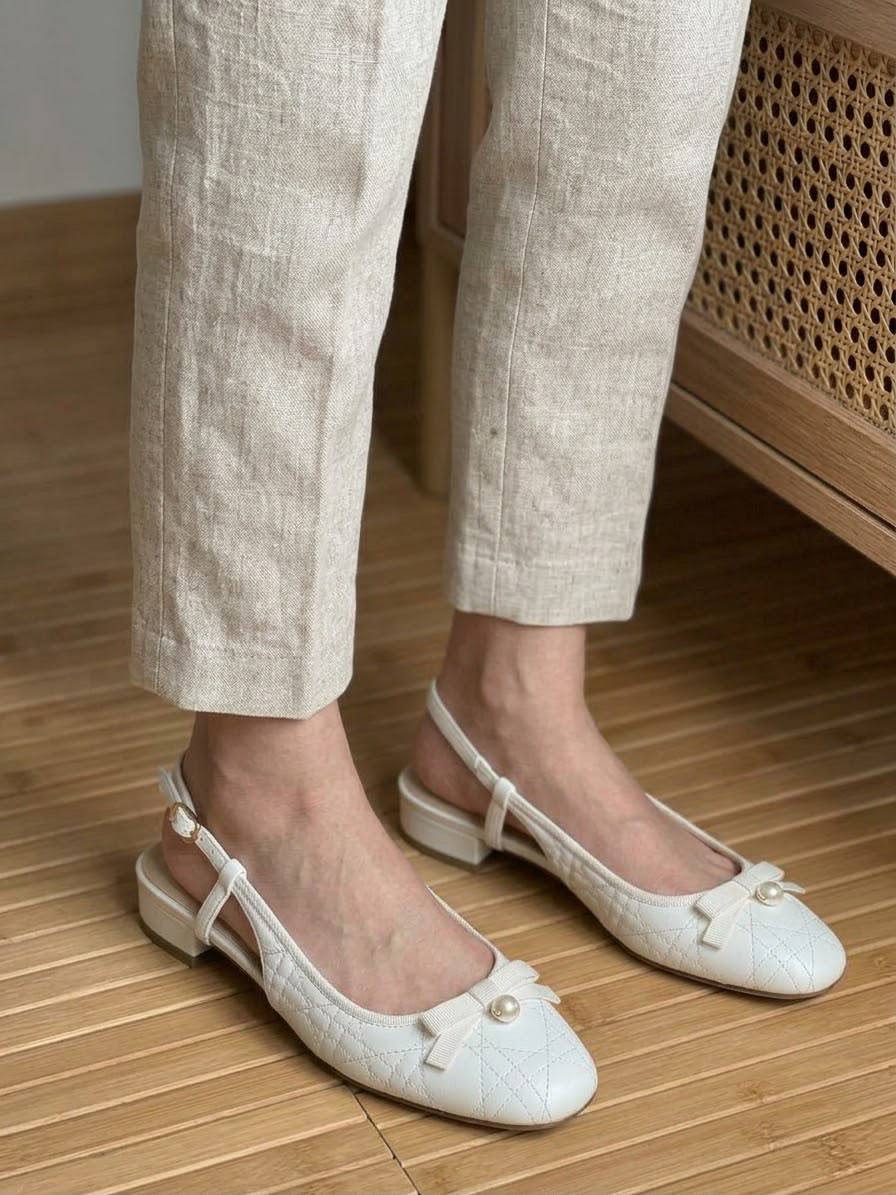 Dior

𝗦𝗶𝘇𝗲 𝟯𝟲 𝘁𝗼𝗼 𝟰𝟮 

500 dhs🇦🇪🇦🇪

Zain303
♥️♥️♥️