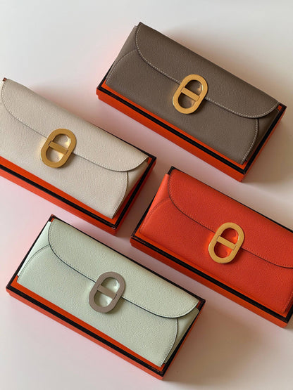 Hermes 
clutch 

23cm 💕
Master quality😍
with box❤️
340 dhs🇦🇪🇦🇪

Zain52
♥️♥️♥️