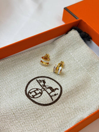 *HERMES* 🧡
↗️ *Super Master Quality ®️*
* *New Collection* 
Mini H Necklace & Earings Double Color 

*170 dhs🪙🌨️* Set (Necklace & Earings) with Normal Box & Bag
*190 dhs🪙🌨️* Set (Necklace & Earings) with Good Box & Bag

Zain106
♥️♥️♥️