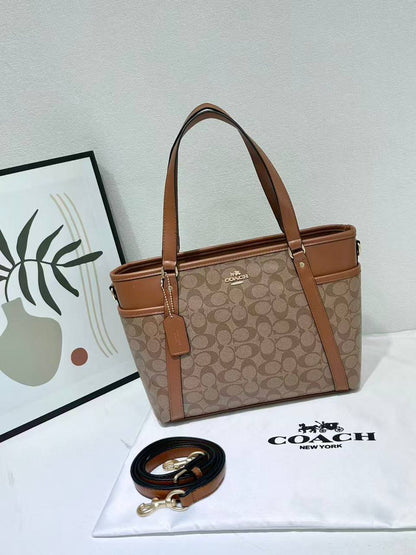Coach
size 30cm 
good quality 
110 dhs✅

Zain278
♥️♥️♥️