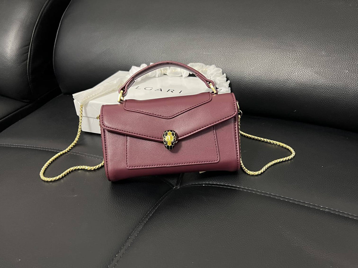 Bvlgari 
100 dhs🇦🇪🇦🇪

with box 
high quality

20 cm

Zain26
♥️♥️♥️