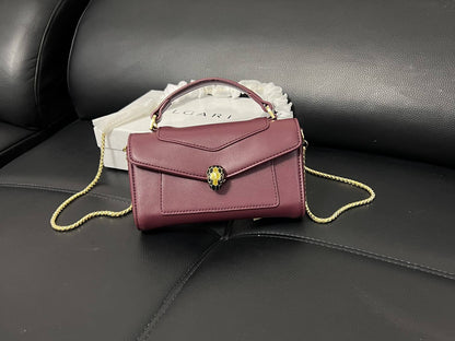Bvlgari 
100 dhs🇦🇪🇦🇪

with box 
high quality

20 cm

Zain26
♥️♥️♥️